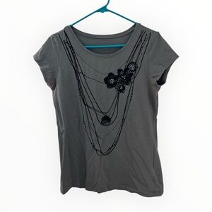 ◼️THE LIMITED: Women’s L, gray short sleeve shirt w/necklace design preowned◼️